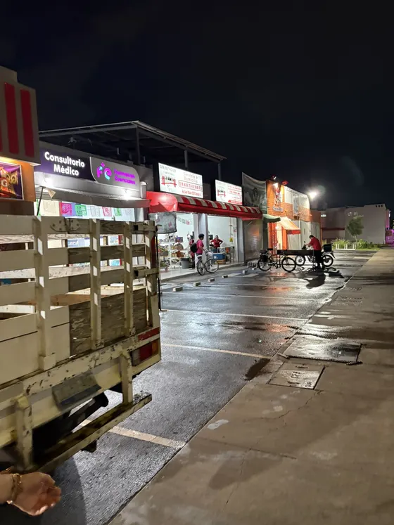 Foto 1 de la jornada: la compra de los insumos.