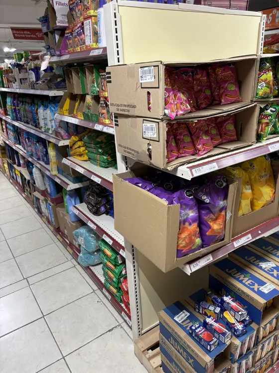 Foto 12 de la jornada: la compra de los insumos.