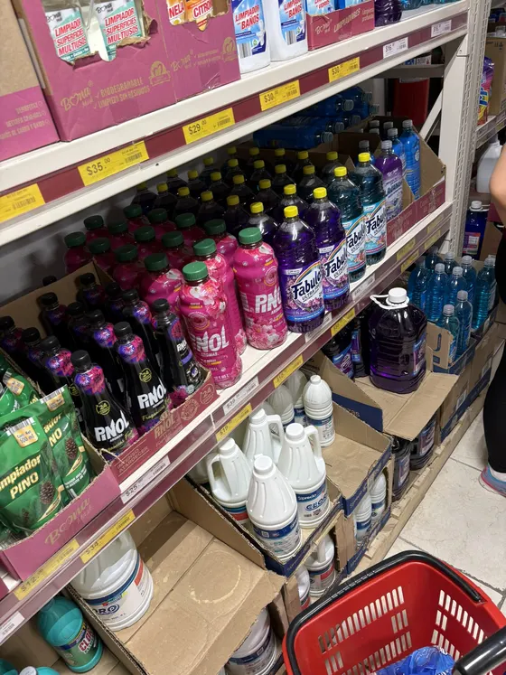 Foto 13 de la jornada: la compra de los insumos.