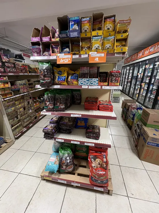 Foto 14 de la jornada: la compra de los insumos.
