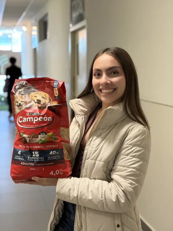 Foto 5 de la jornada: campaña de donación de croquetas.