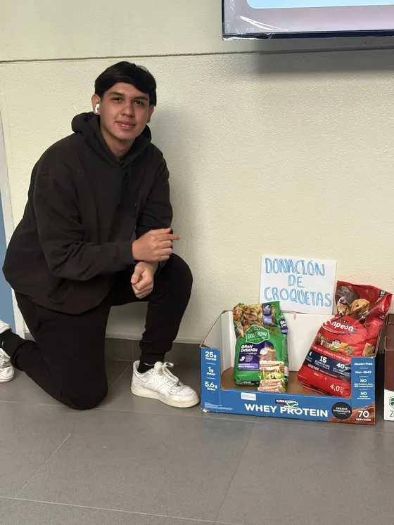 Foto 19 de la jornada: campaña de donación de croquetas.