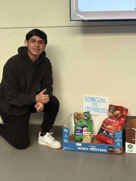 Foto 21 de la jornada: campaña de donación de croquetas.